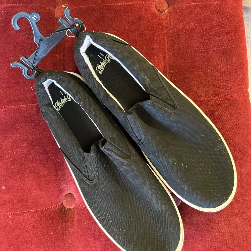 Canvas Men’s Slip On - size 11